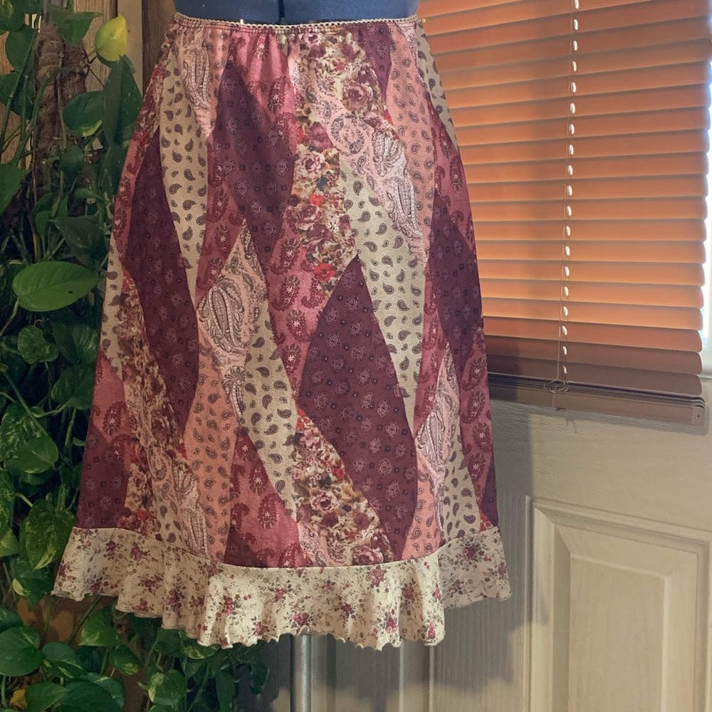 Youngty Pink Prints Size Small 22 1/2 length elastic waist